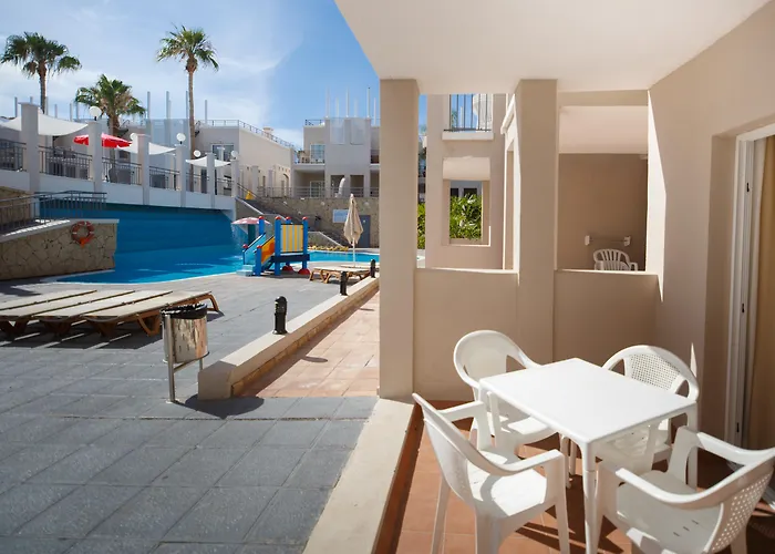 Отель Olivos Адехе